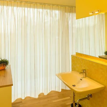 Mit Aussenpool, Sauna Und Fitnessbereich
