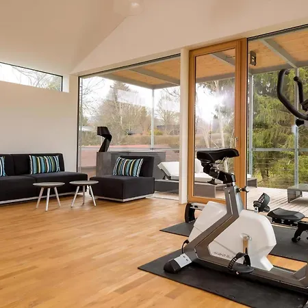 Mit Aussenpool, Sauna Und Fitnessbereich Holiday home