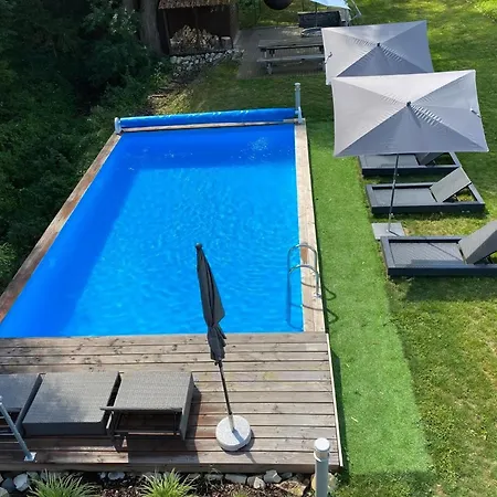 Mit Aussenpool, Sauna Und Fitnessbereich